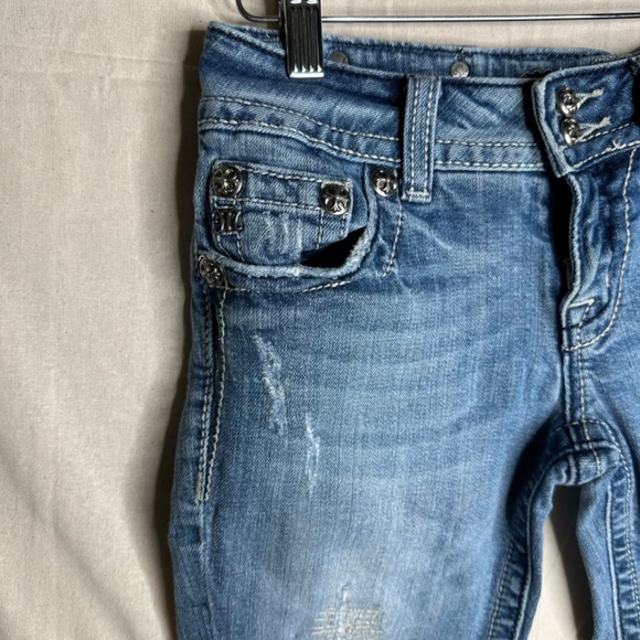 Miss Me Jeans Capri Denim JP5082CP Embroidery/Rhinestones Back Pockets Size 27 - Picture 3 of 12